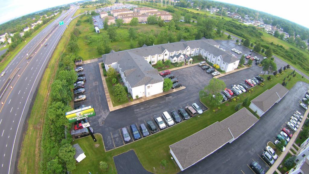 Centerway Hotel Buffalo توناواندا المظهر الخارجي الصورة