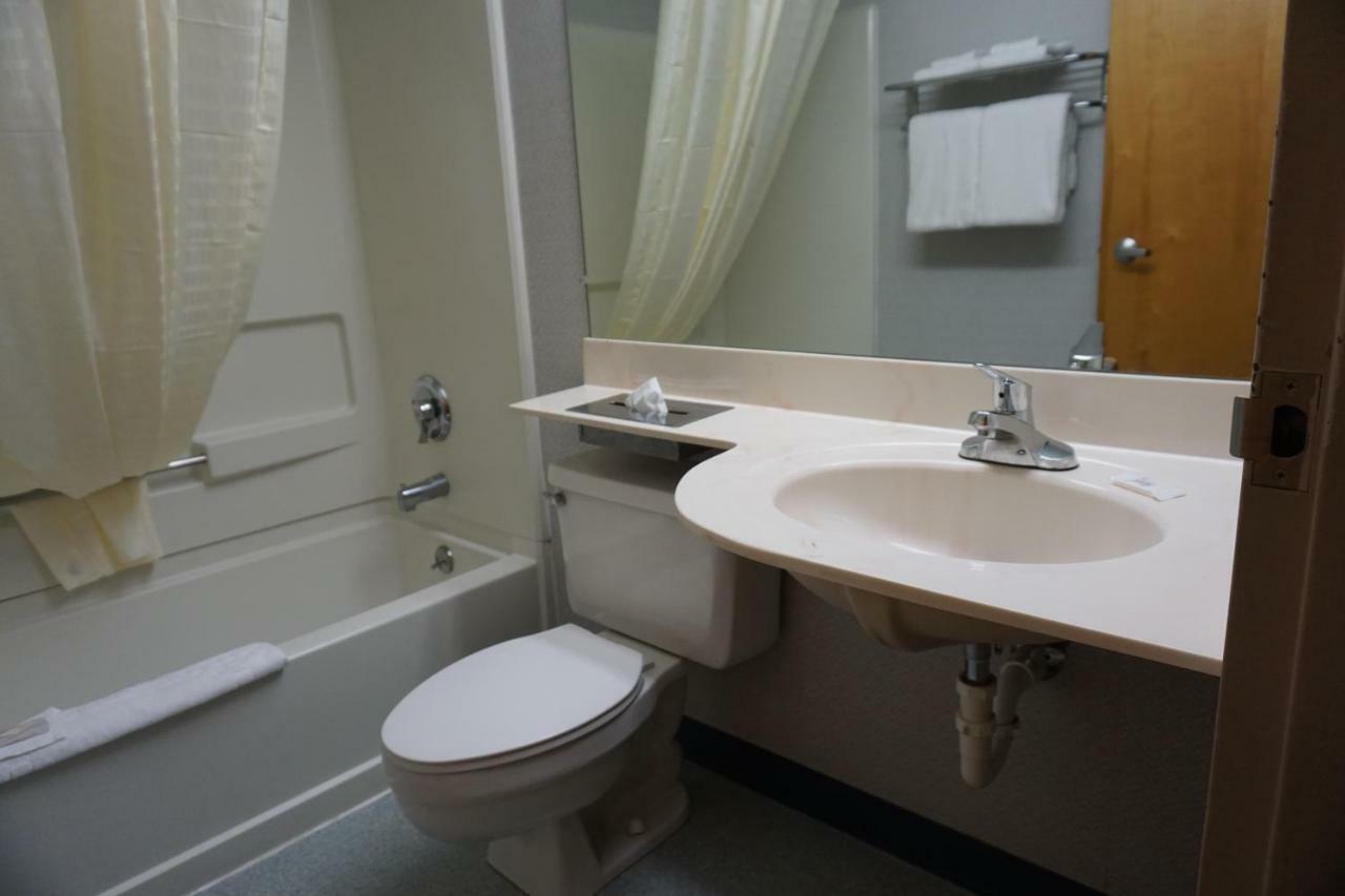 Centerway Hotel Buffalo توناواندا المظهر الخارجي الصورة