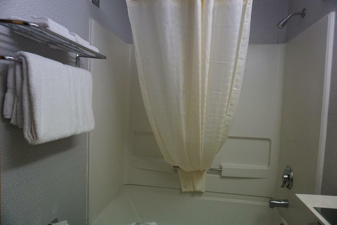 Centerway Hotel Buffalo توناواندا المظهر الخارجي الصورة